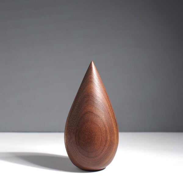 Houten mini urn model Weegbree van Bosurn.nl in walnoot