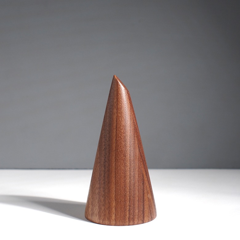 Houten mini urn model Zegge van Bosurn.nl in walnoot