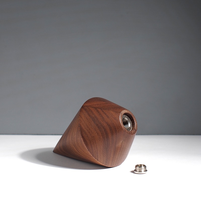 Sluiting houten mini urn model Salvia van Bosurn.nl in walnoot