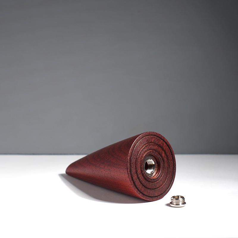 Sluiting houten mini urn model Zegge van Bosurn.nl in padoek